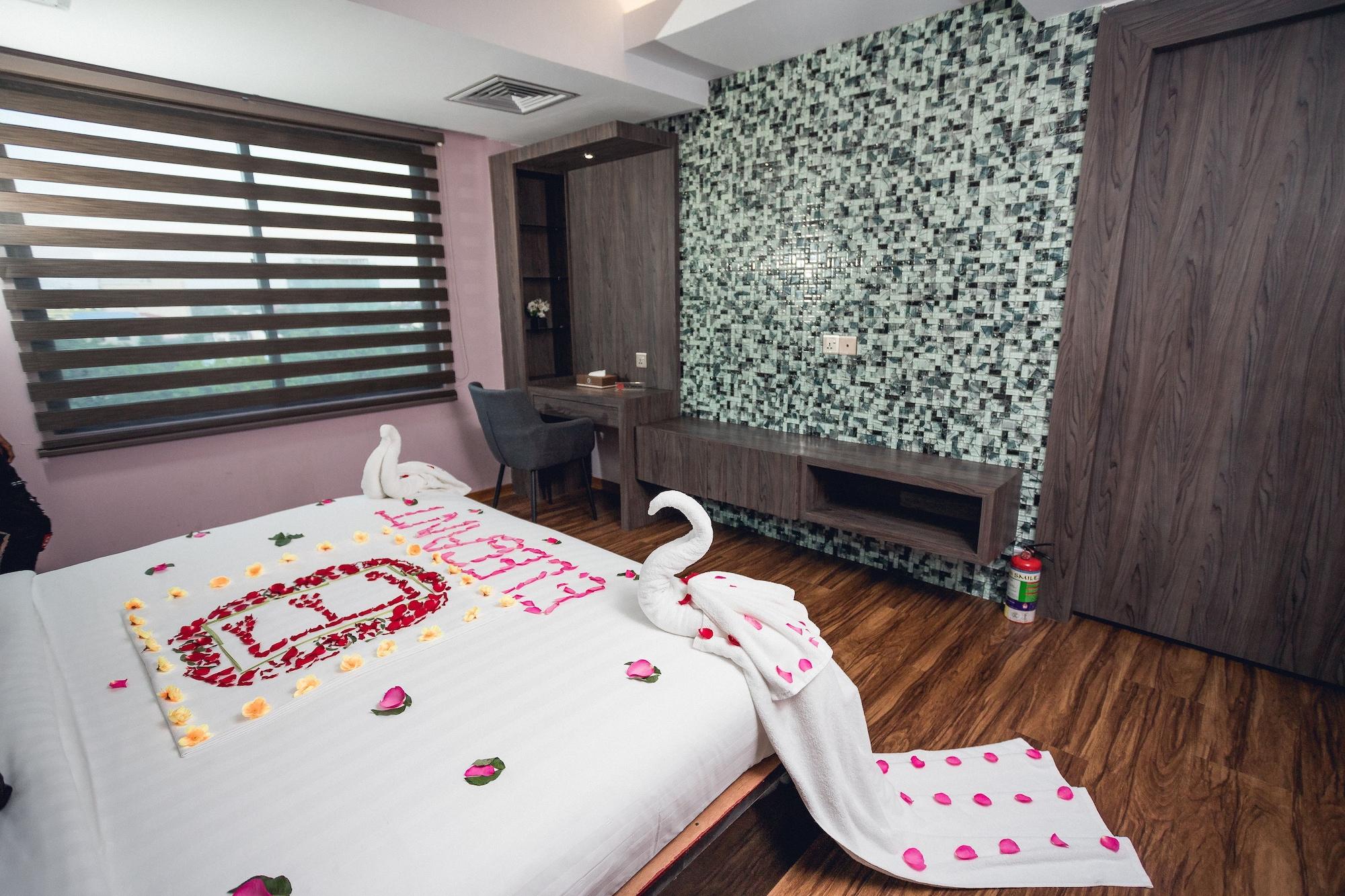 Elegant Hotel Pyi Thar Yar Yangon Exterior photo