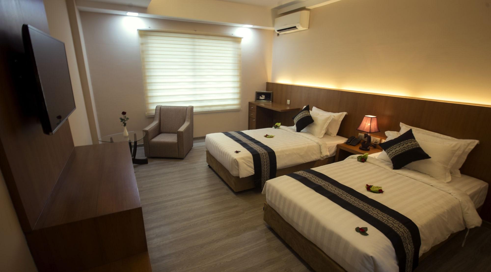 Elegant Hotel Pyi Thar Yar Yangon Exterior photo