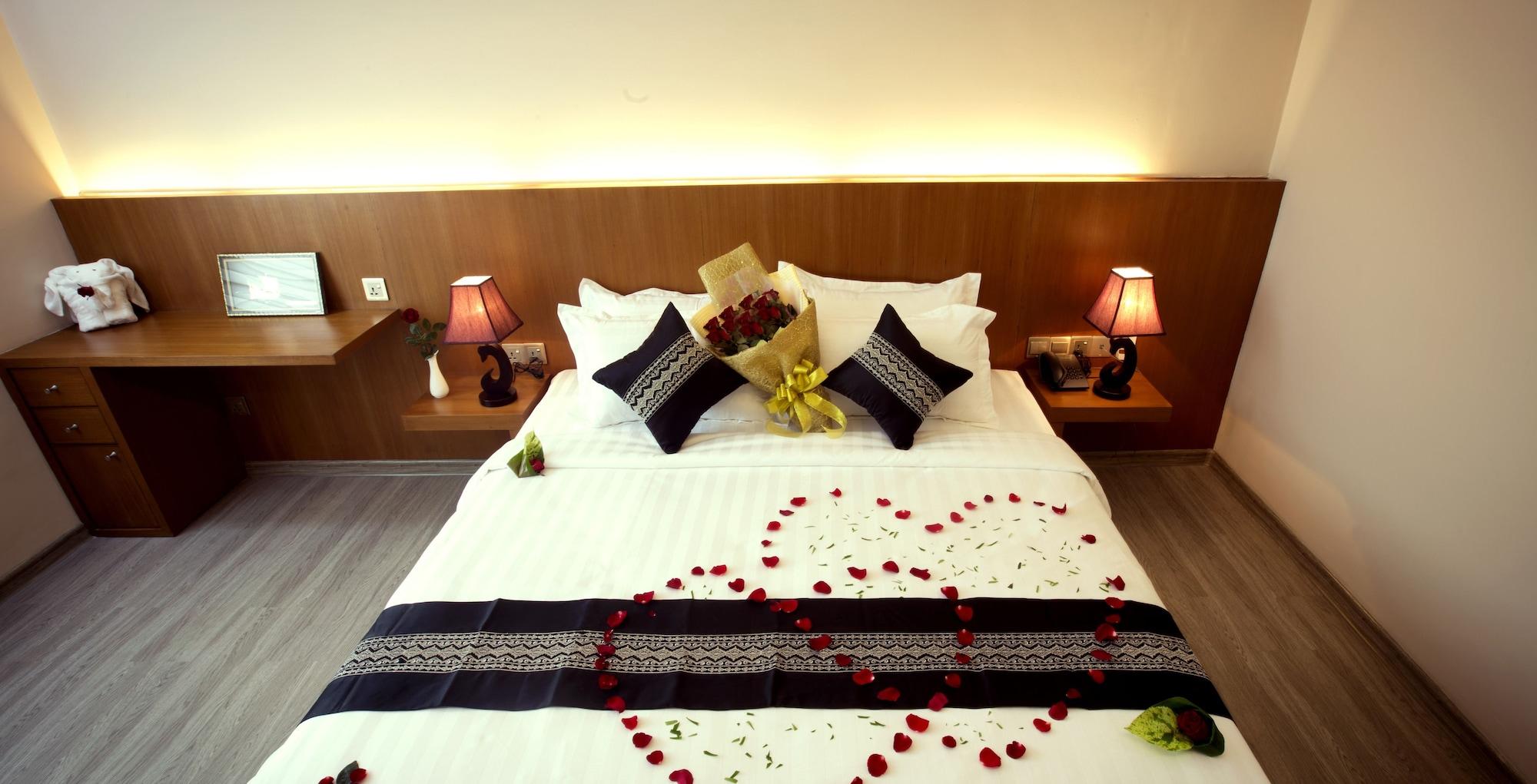 Elegant Hotel Pyi Thar Yar Yangon Exterior photo