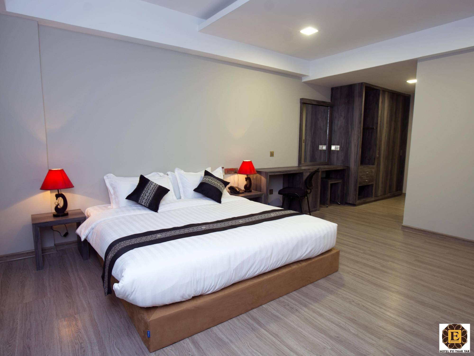 Elegant Hotel Pyi Thar Yar Yangon Exterior photo