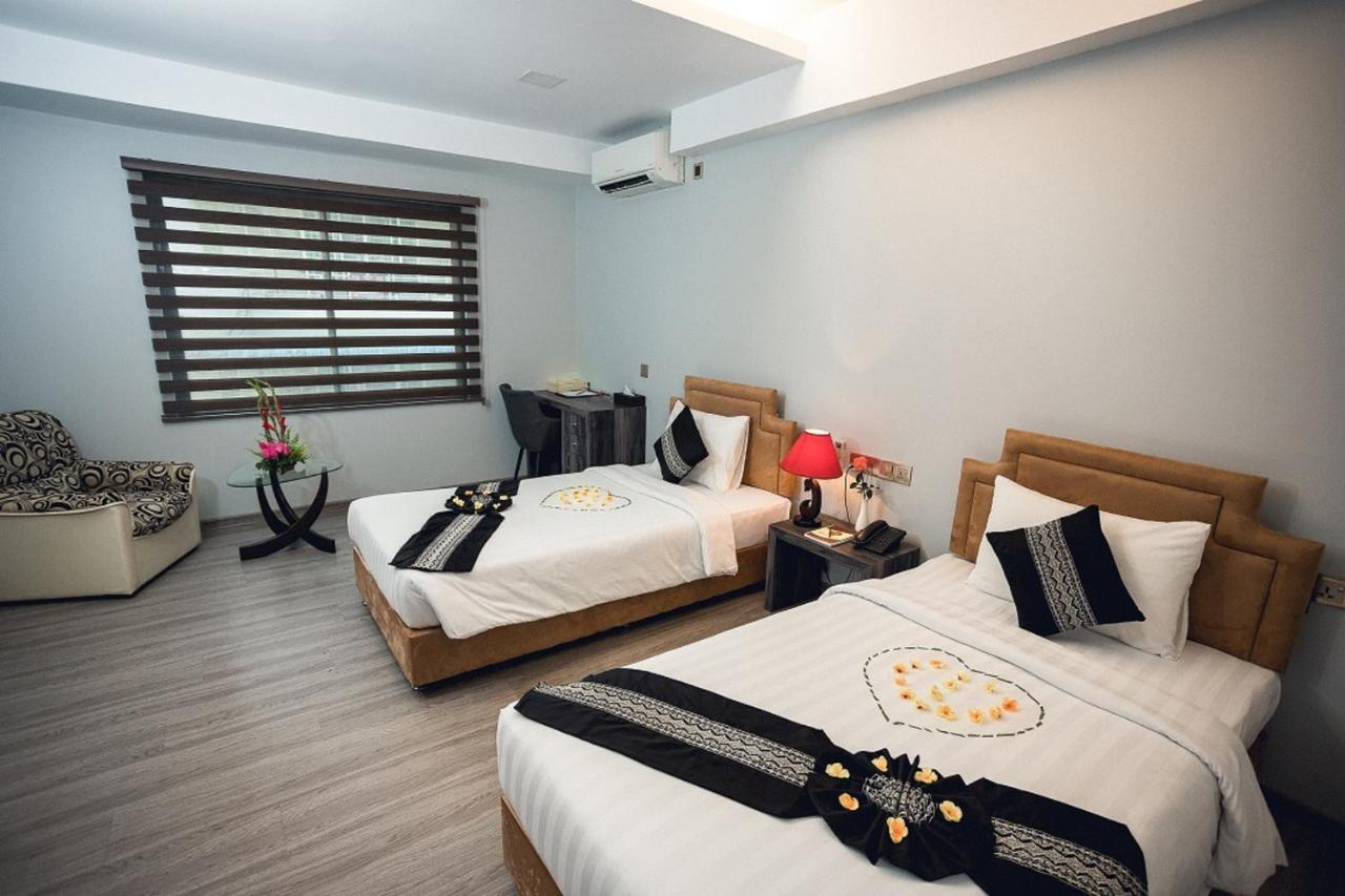 Elegant Hotel Pyi Thar Yar Yangon Exterior photo